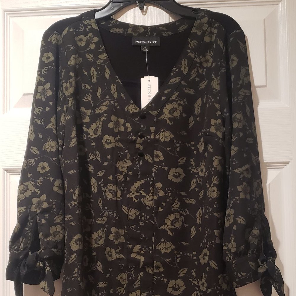 Fortune + Ivy Collyn Blouse - Black Subtle Floral w/ Keyhole Sleeves
